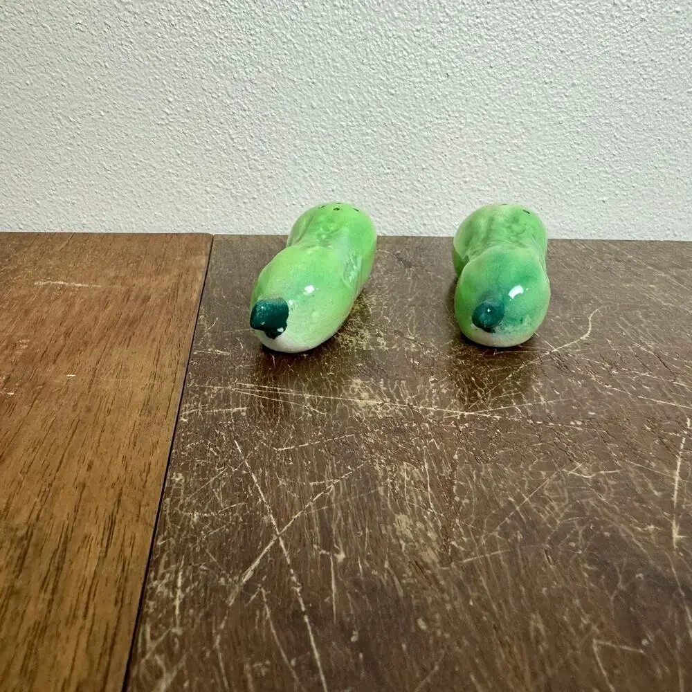 Japan VINTAGE Green Cucumber Porcelain Salt and Pepper‎ Shakers